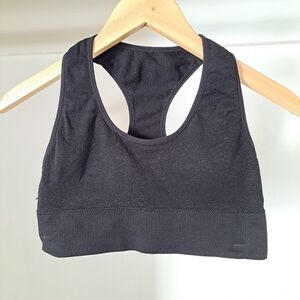 Vince Camuto | Black textured woman's sports bra